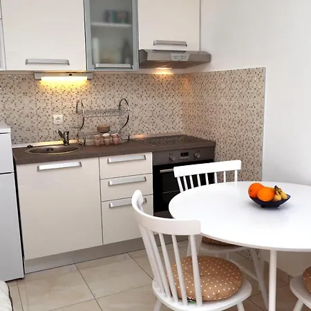 Apartamento Remarkable 2-bed In Okrug Gornji