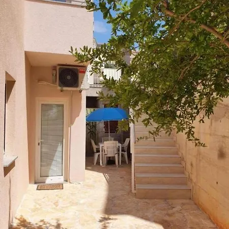 Apartamento Remarkable 2-bed In Okrug Gornji