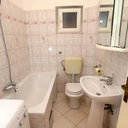 Apartamento Remarkable 2-bed In Okrug Gornji *