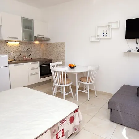 Remarkable 2-bed In Okrug Gornji 아파트 트로기르