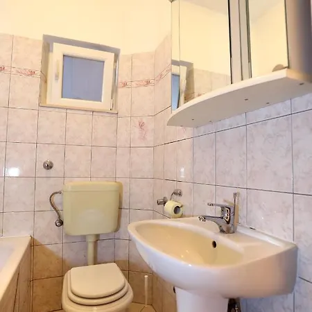 Apartamento Remarkable 2-bed In Okrug Gornji