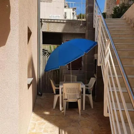 Apartamento Remarkable 2-bed In Okrug Gornji