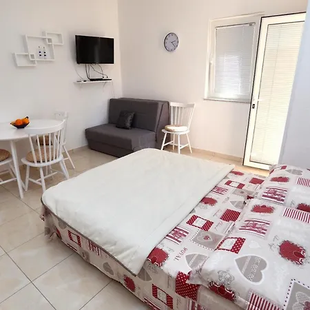 Remarkable 2-bed In Okrug Gornji * Trogir