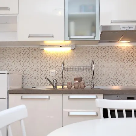 Apartamento Remarkable 2-bed In Okrug Gornji
