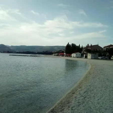 Remarkable 2-bed In Okrug Gornji Apartamento Trogir