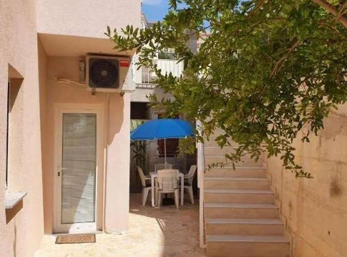 아파트 Remarkable 2-bed In Okrug Gornji