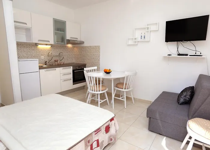 Remarkable 2-bed In Okrug Gornji 아파트 트로기르