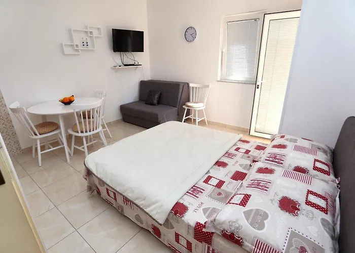 Remarkable 2-bed In Okrug Gornji * 트로기르