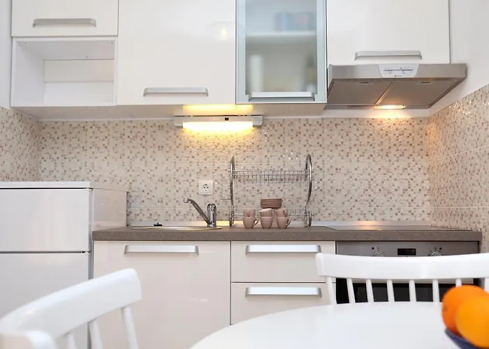 아파트 Remarkable 2-bed In Okrug Gornji