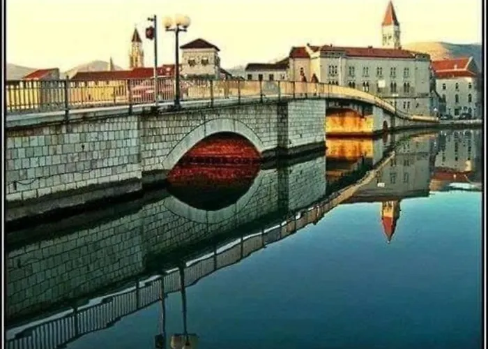 아파트 Remarkable 2-bed In Okrug Gornji