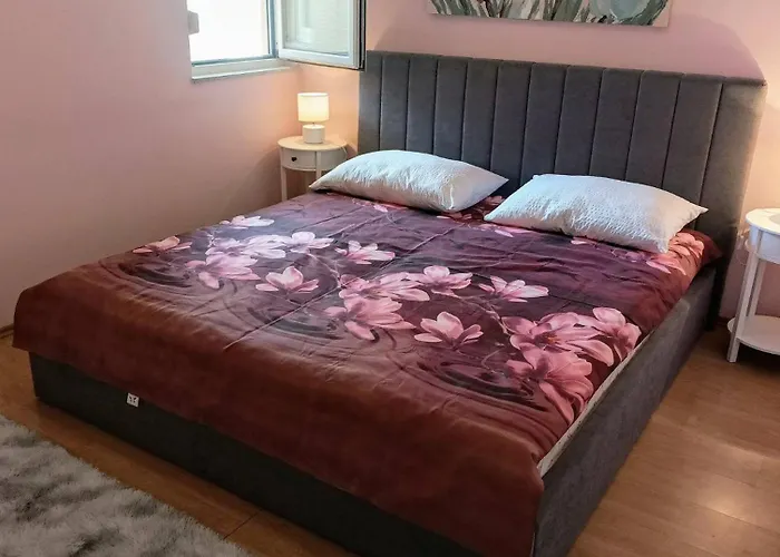 아파트 Remarkable 2-bed In Okrug Gornji